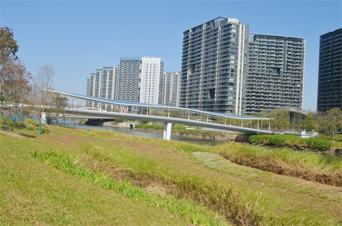 輕盈飄逸，ETFE人行天橋為城市增添一道璀璨風景線